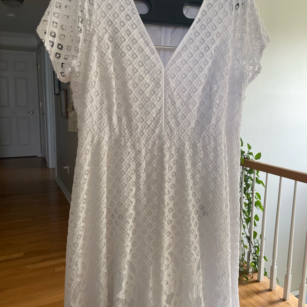 White Lace V-Neck Short Sleeve Dress